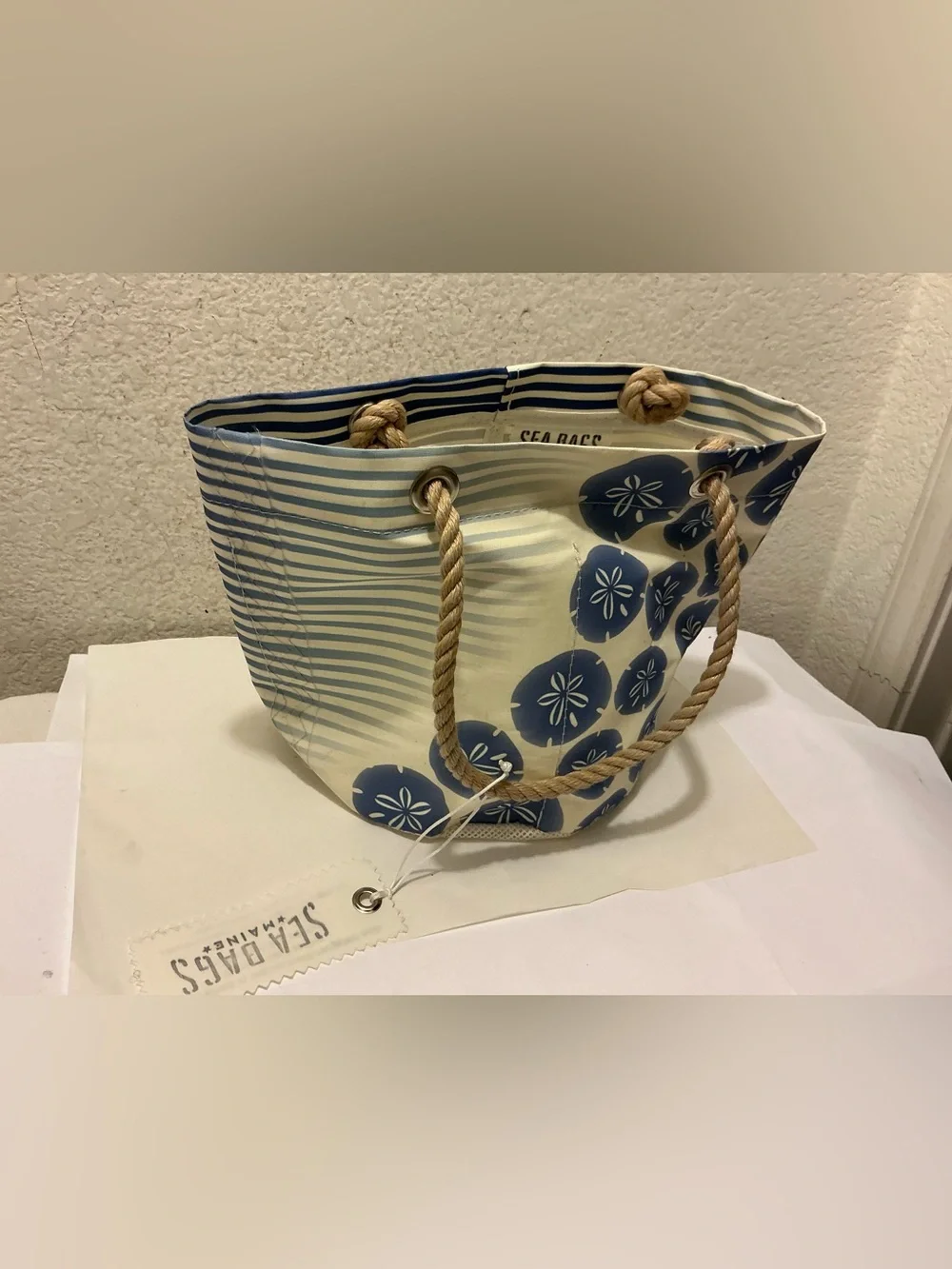 Sea Bags Blue & Cream Sand Dollar Rope-Handle Tote - Picture 2 of 12